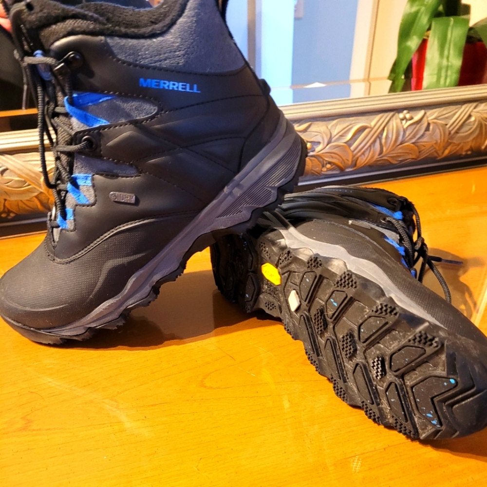 Merrell insulated boots. Sz.8